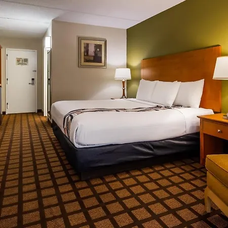 Best Western Plus Chicago Hillside